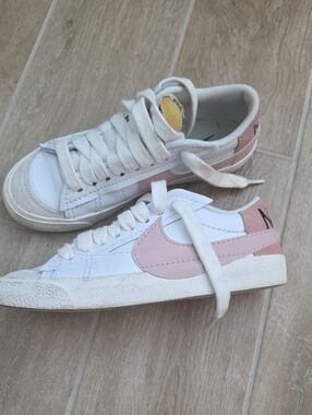 Nike White Sneakers with Pale Pink Swoosh